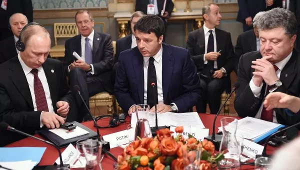 Presidents Vladimir Putin (L) and Petro Poroshenko (R) in Milan (Source: RIA Novosti)