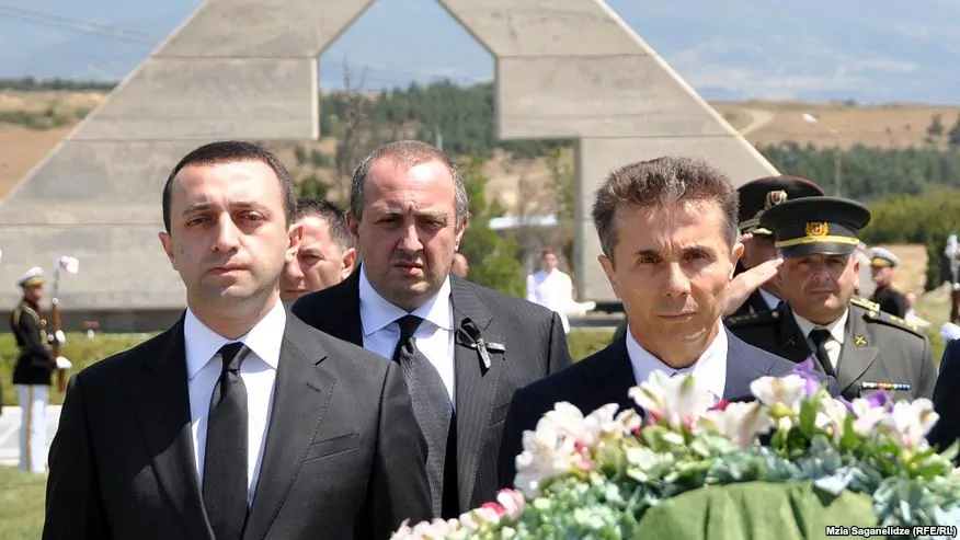 Georgian Prime Minister Irakli Garibashvili (L) and President Giorgi Margvelashvili (C) with former prime minister Bidzina Ivanishvili