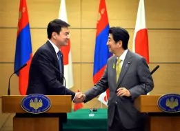 PM Ch.Saikhanbileg and PM Shinzo Abe(Source: ubpost.mongolnews.mn)