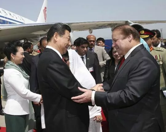 Xi Jinping visited Pakistan in April, met here by Pakistan’s Prime Minister Nawaz Sharif (Source: China News)