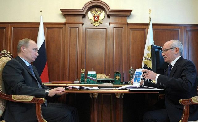 Working meeting with President Vladimir Putin (left) and Head of Bashkortostan Rustem Khamitov (right) (Source: Kremlin.ru)