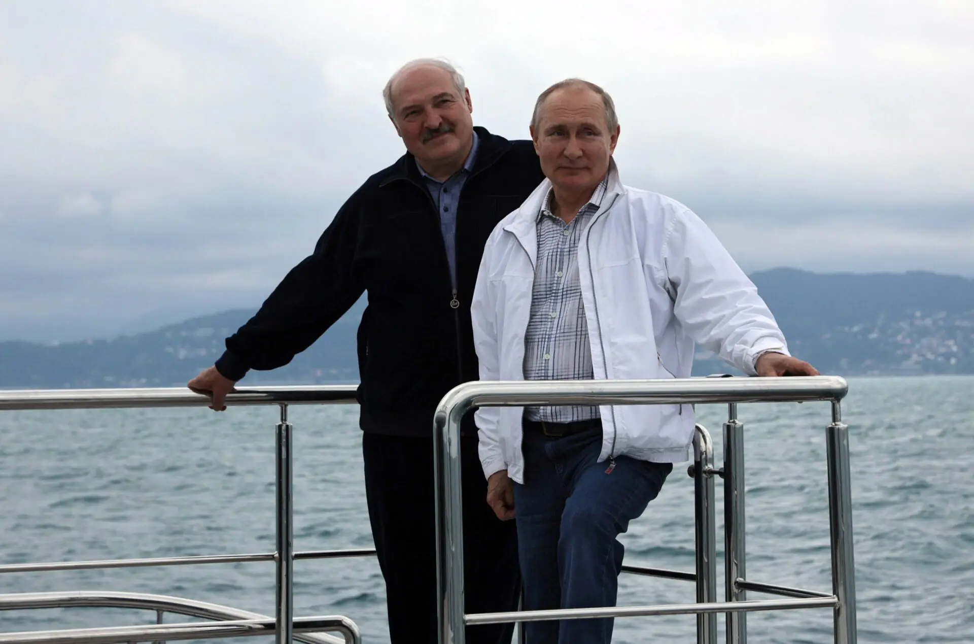Lukashenko-Putin-on-boat